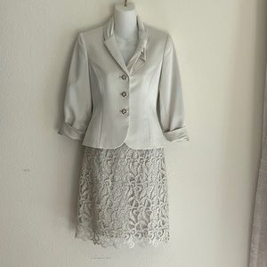 Tahari Luxe Petite by Authur S Levine formal suit